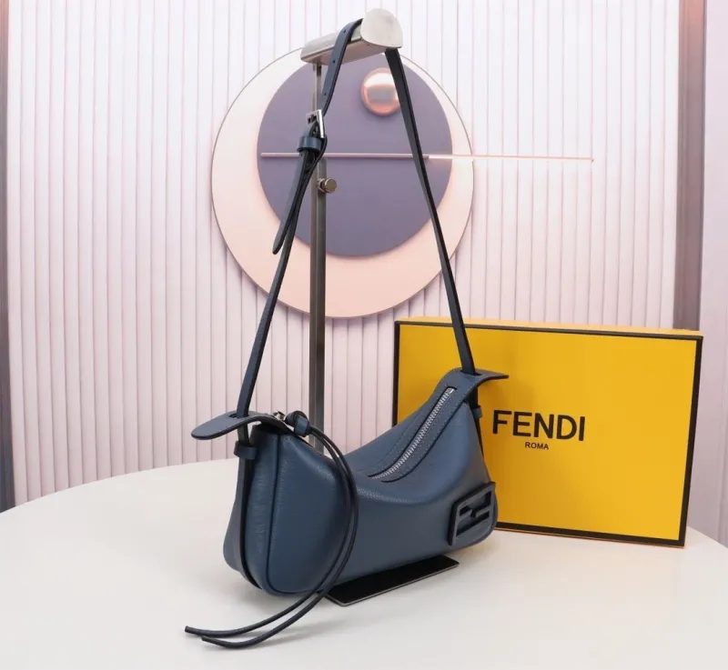 Fendi Blue Leather Shoulder Bag - Image 3