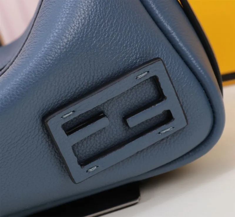 Fendi Blue Leather Shoulder Bag - Image 4