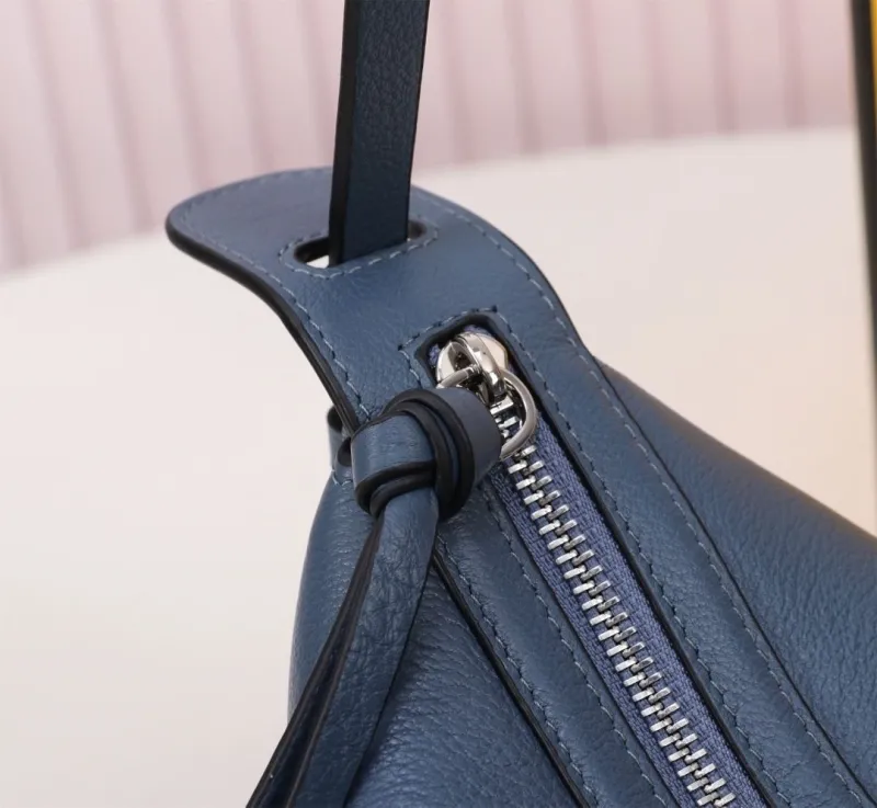 Fendi Blue Leather Shoulder Bag - Image 5
