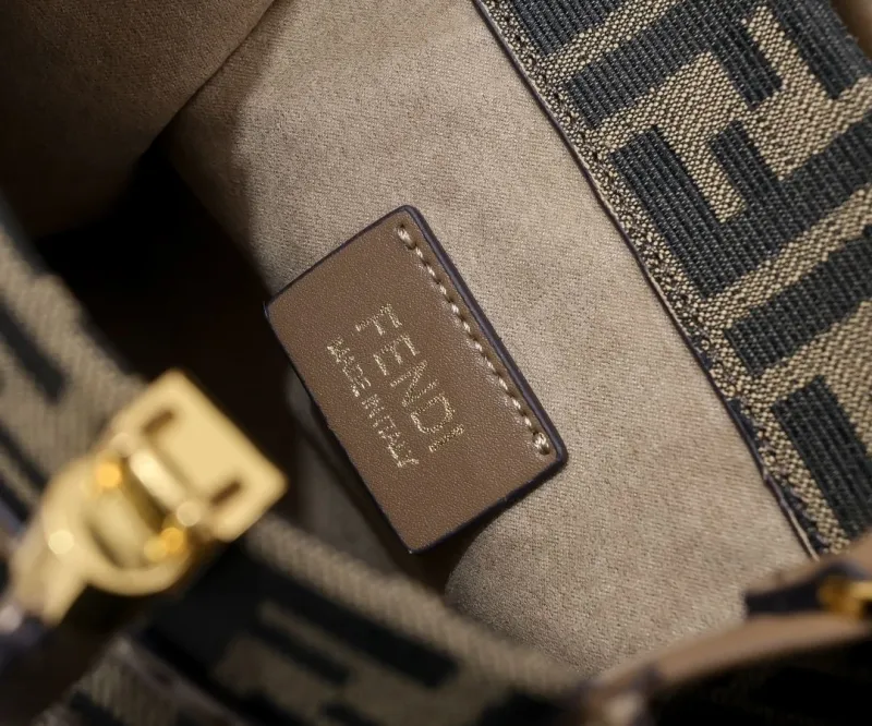 Fendi Roma Mini Crossbody Tote Bag - Image 7