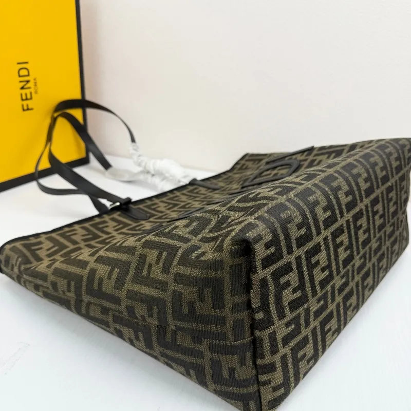 Fendi Shopping Bags-67 - Image 4