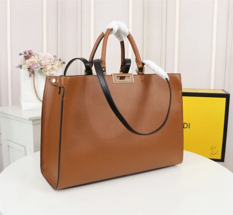 Alternative view of Fendi Shopping Bags-70