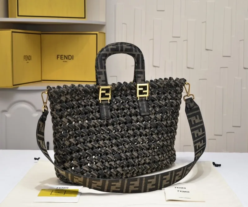 Fendi Woven Tote Bag with Pouch - Image 4