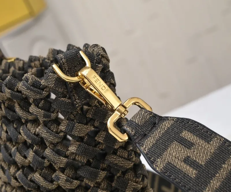 Fendi Woven Tote Bag with Pouch - Image 5