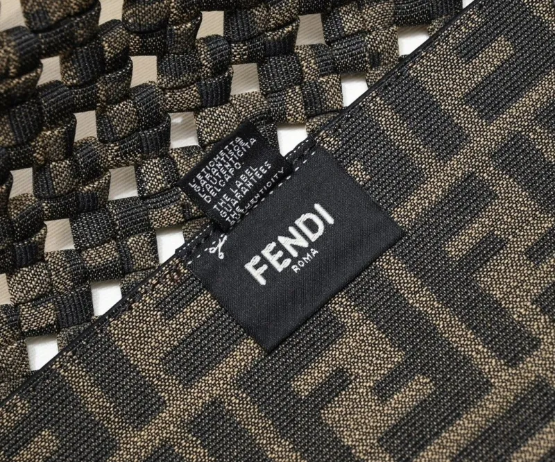 Fendi Woven Tote Bag with Pouch - Image 8