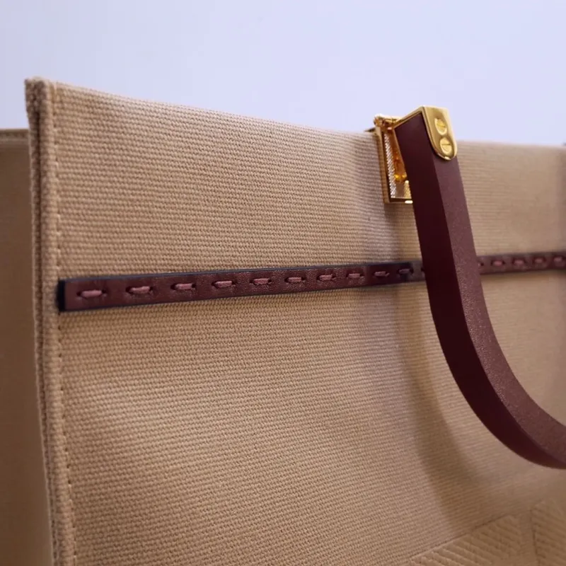 Fendi Roma Beige Canvas Tote Bag - Image 7