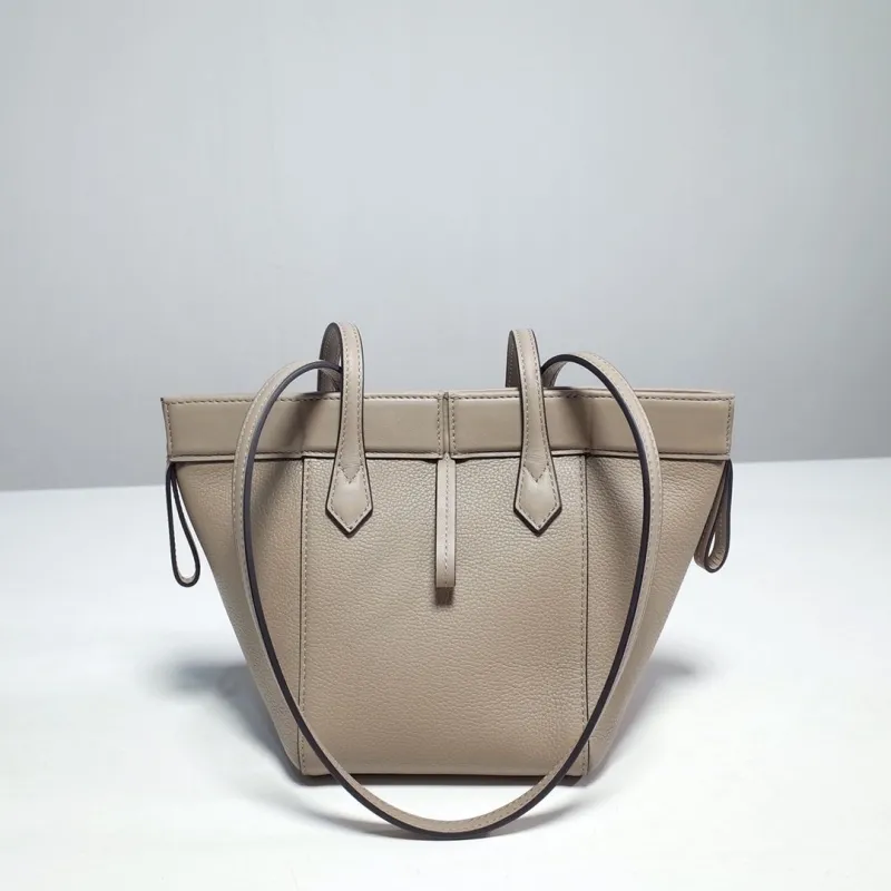 Fendi Beige Leather Tote Bag - Image 3