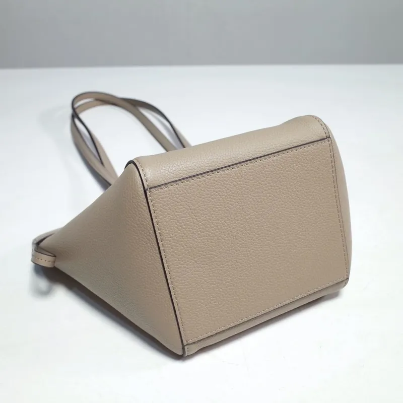 Fendi Beige Leather Tote Bag - Image 5