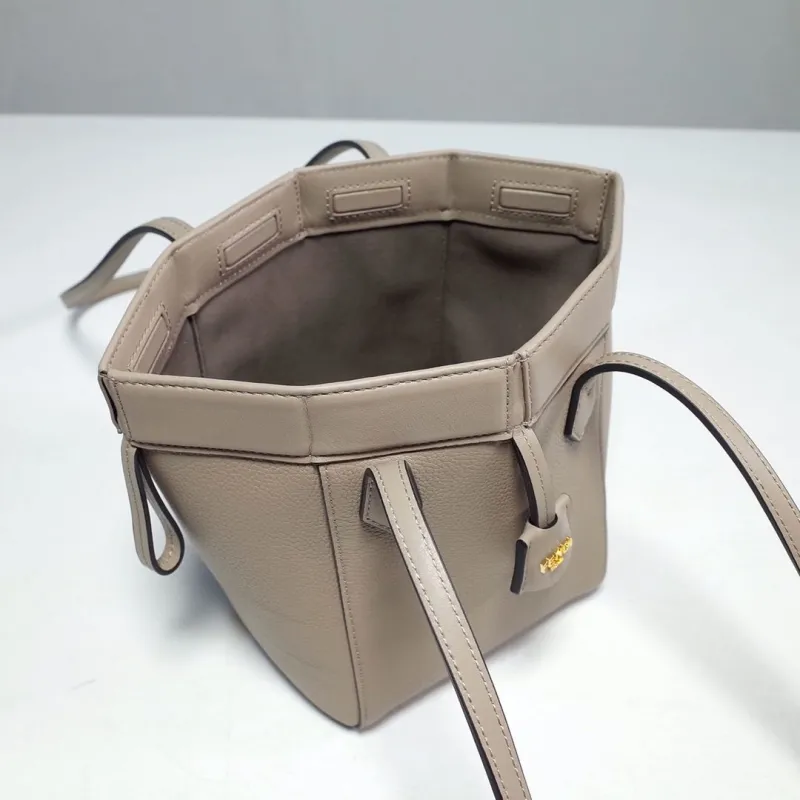 Fendi Beige Leather Tote Bag - Image 6