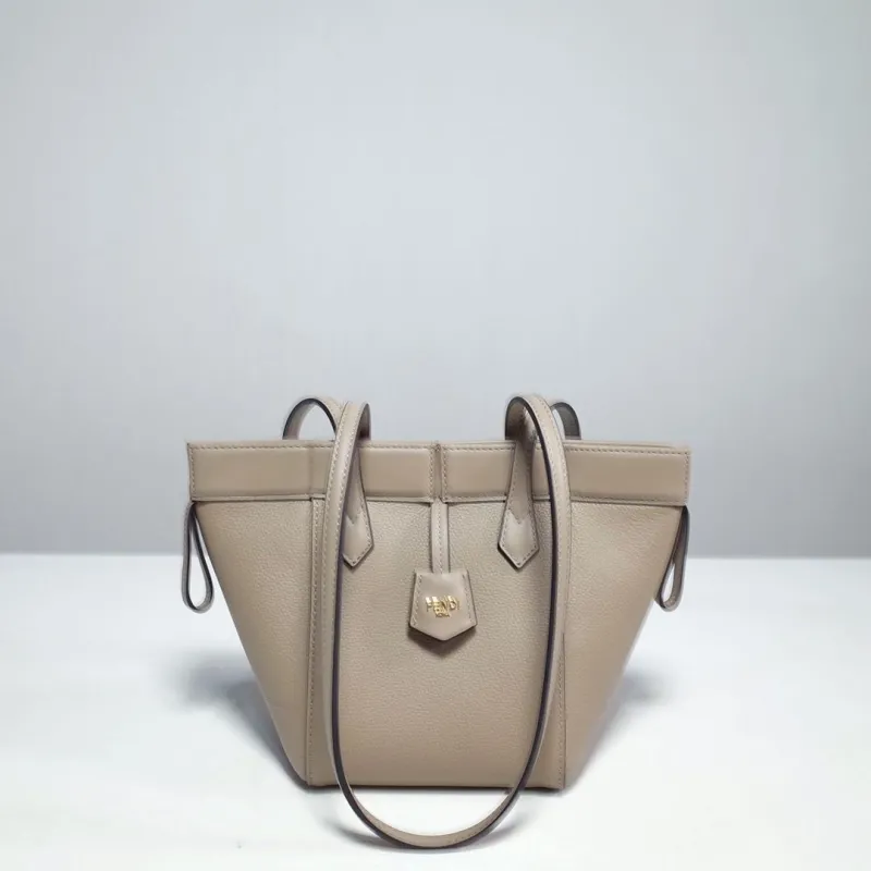 Fendi Beige Leather Tote Bag - Image 9