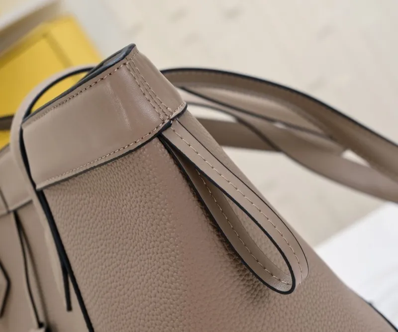 Fendi Beige Leather Shoulder Tote Bag - Image 5
