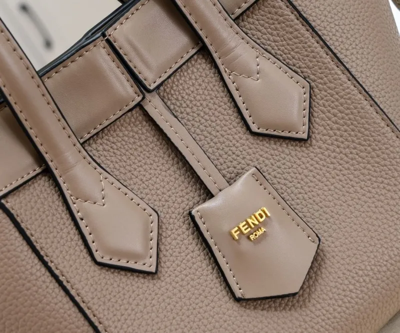 Fendi Beige Leather Shoulder Tote Bag - Image 4
