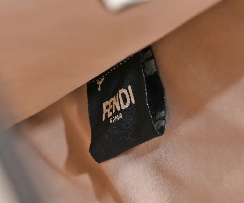 Fendi Roma Cream Leather Handbag - Image 8