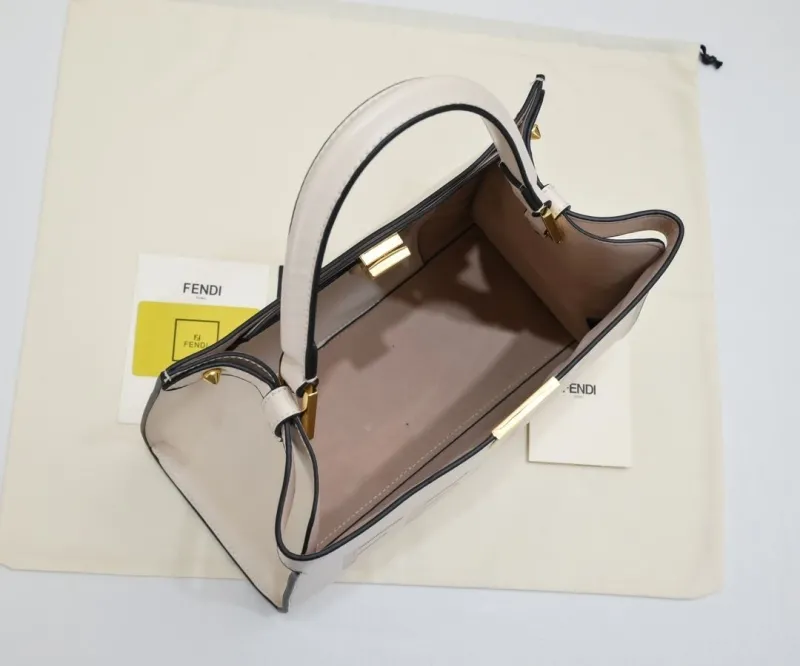 Fendi Roma Cream Leather Handbag - Image 9