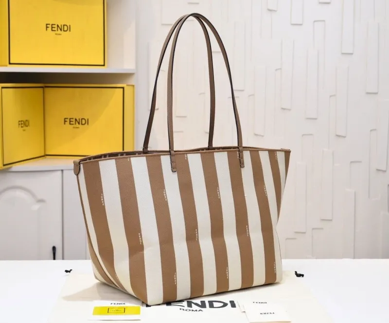 Fendi Reversible Tote Bag with Pouch - Image 3