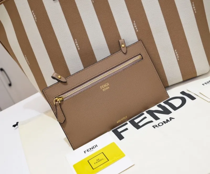 Fendi Reversible Tote Bag with Pouch - Image 4