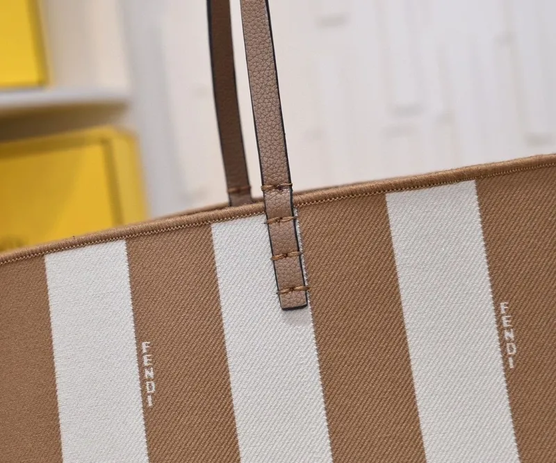 Fendi Reversible Tote Bag with Pouch - Image 5