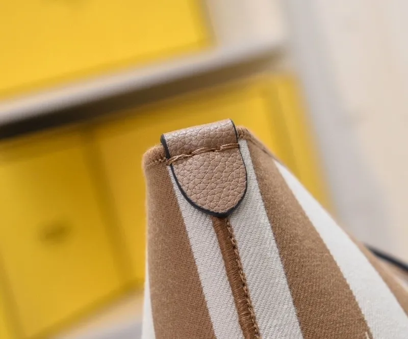 Fendi Reversible Tote Bag with Pouch - Image 6