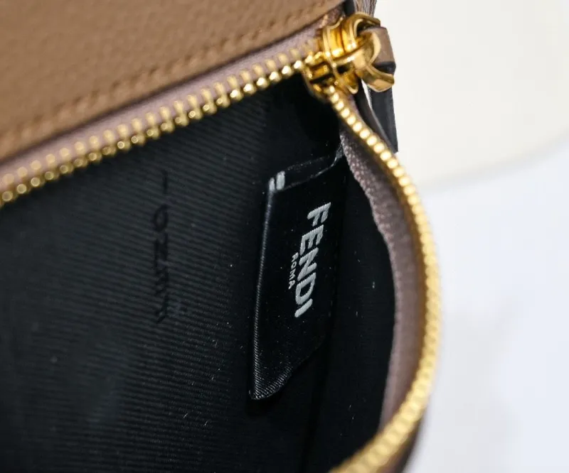 Fendi Reversible Tote Bag with Pouch - Image 8