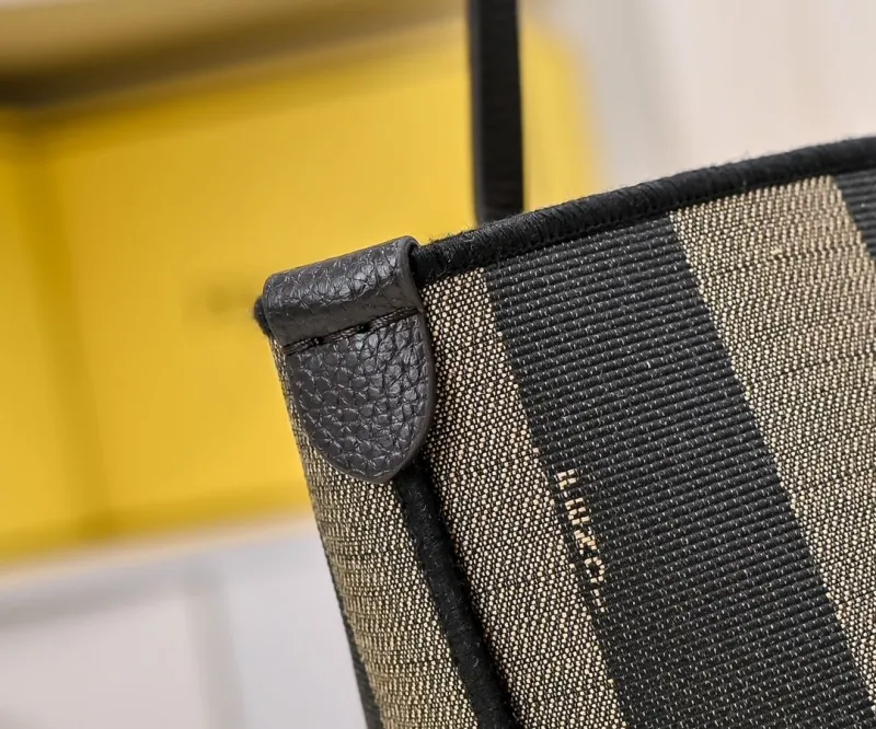 Fendi FF Pattern Tote Bag - Image 5