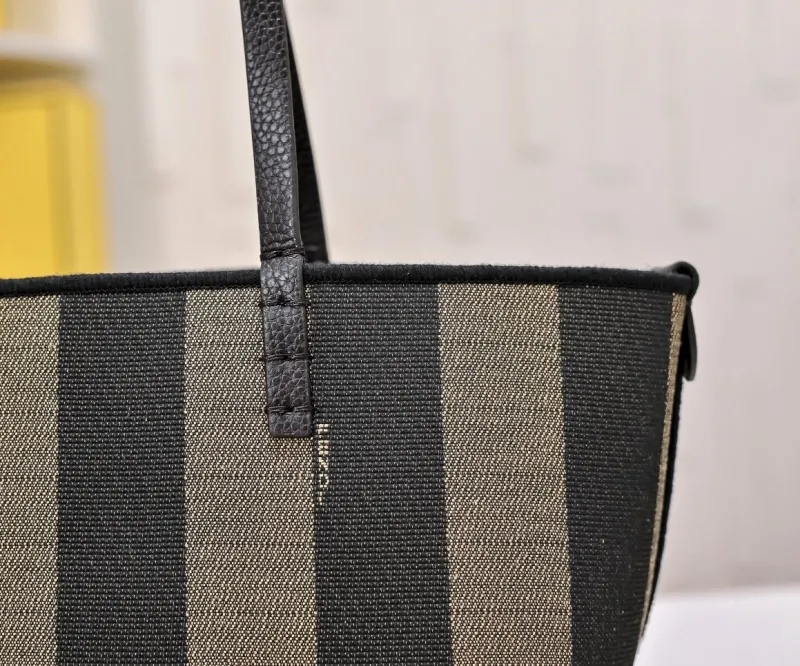 Fendi FF Pattern Tote Bag - Image 6
