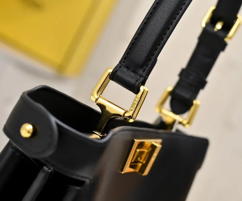 Fendi Black Leather Shoulder Bag 210 - Image 4