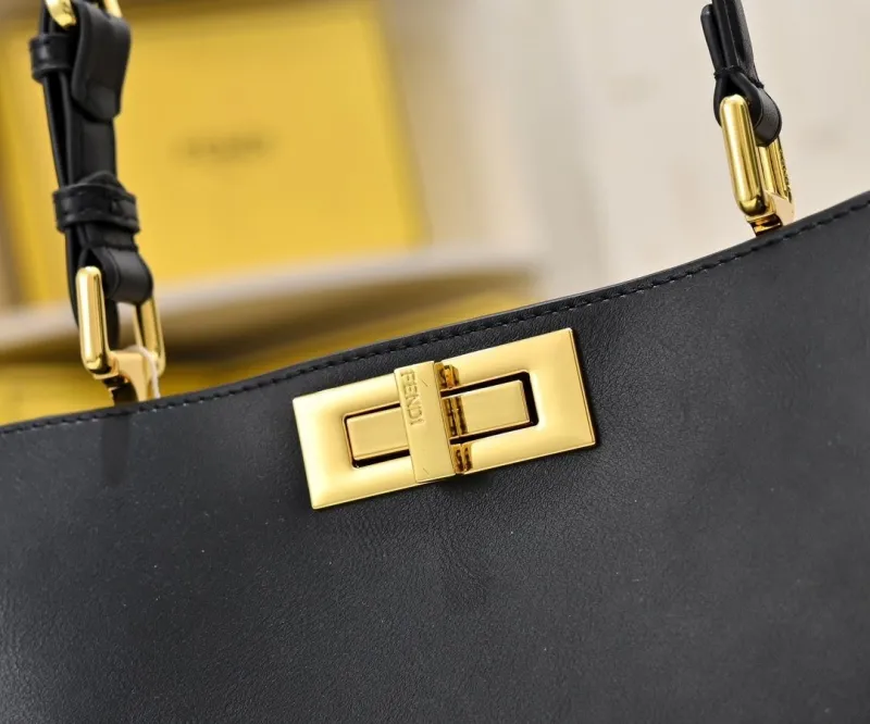 Fendi Black Leather Shoulder Bag 210 - Image 7