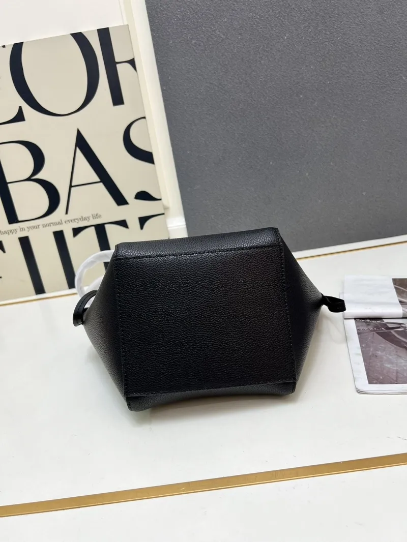 Fendi Black Top Handle Tote Bag TBS083 Size 18.5-15-15 - Image 7