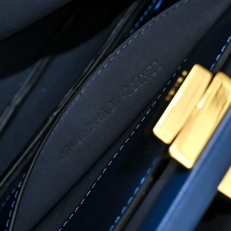 Fendi Blue Leather Shoulder Bag - Image 7