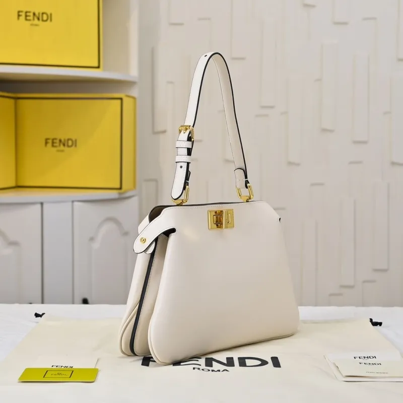 Fendi White Leather Shoulder Handbag - Image 3