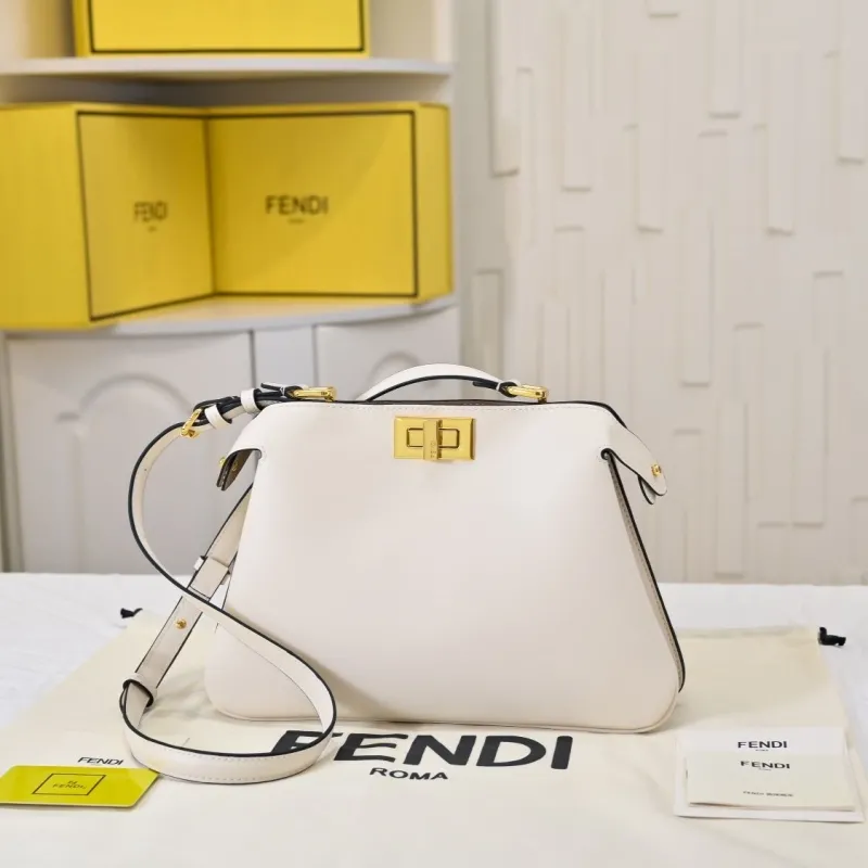Fendi White Leather Shoulder Handbag - Image 4