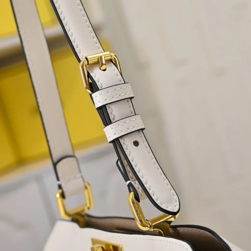Fendi White Leather Shoulder Handbag - Image 5