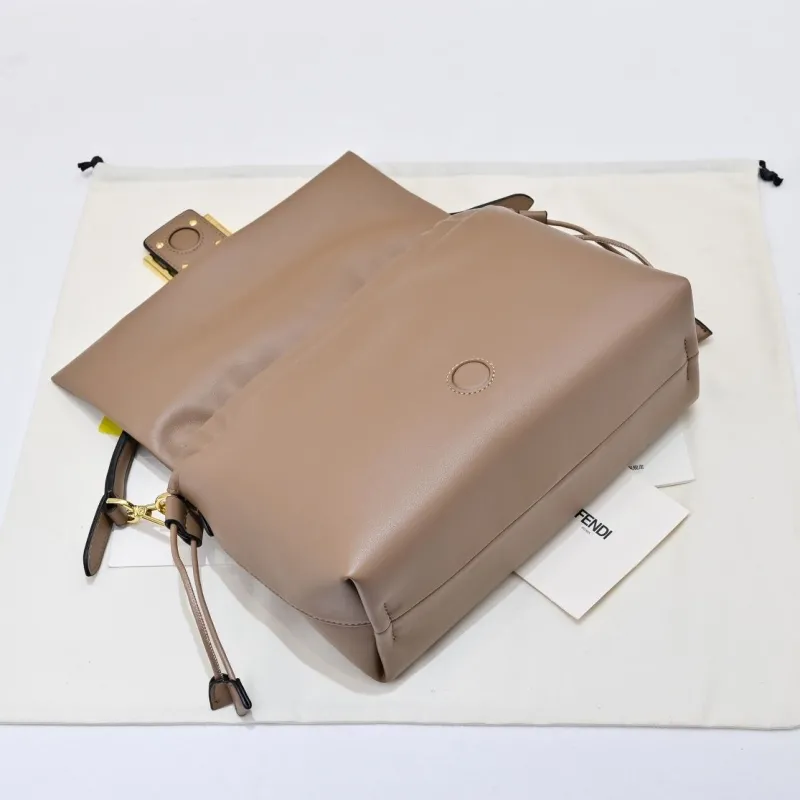 Fendi Beige Leather Top Handle Bag - Image 7