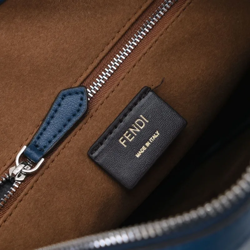 Fendi Blue Leather Shoulder Bag - Image 7