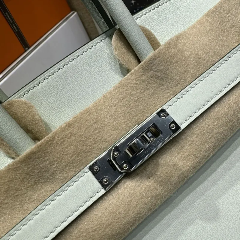 Hermes Birkin Light Green Leather Handbag - Image 7