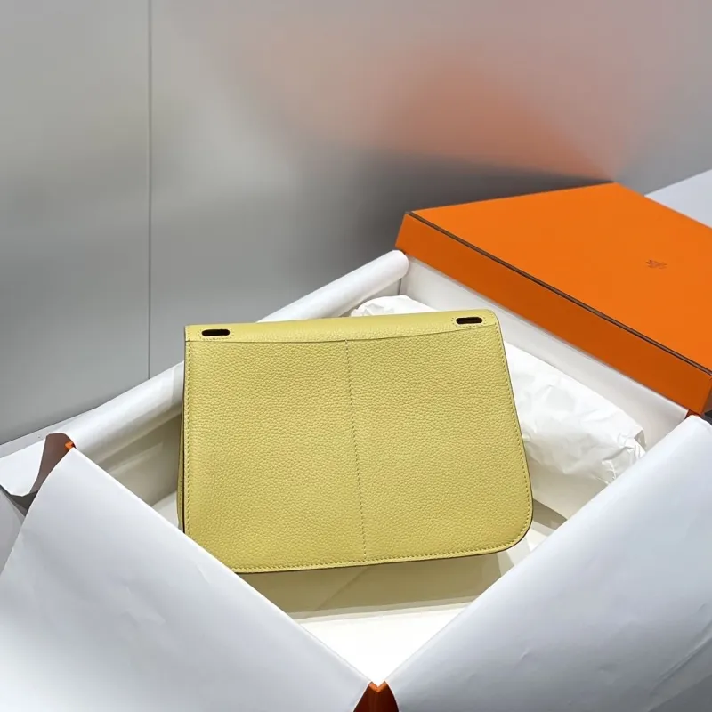 Hermes Yellow Leather Shoulder Handbag - Image 3