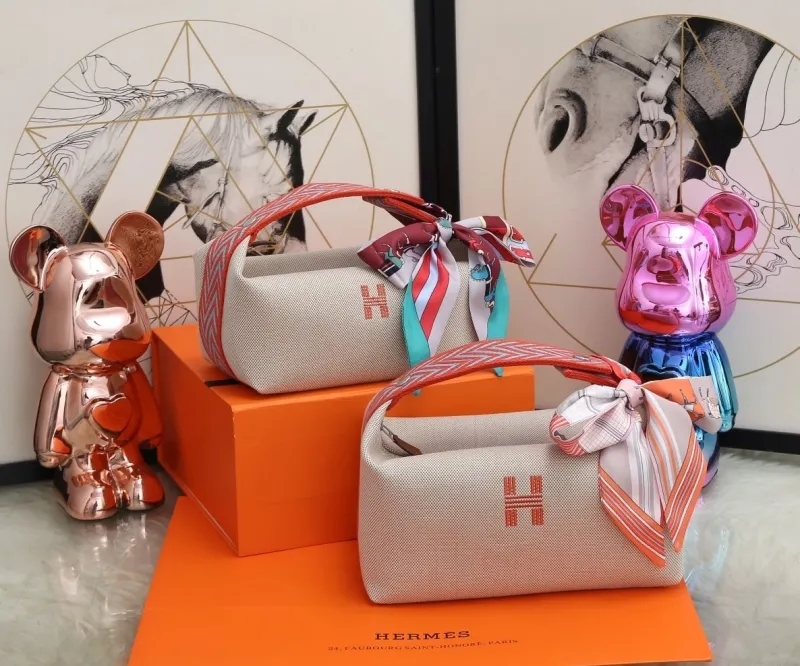 Hermes Cosmetic Bags-11