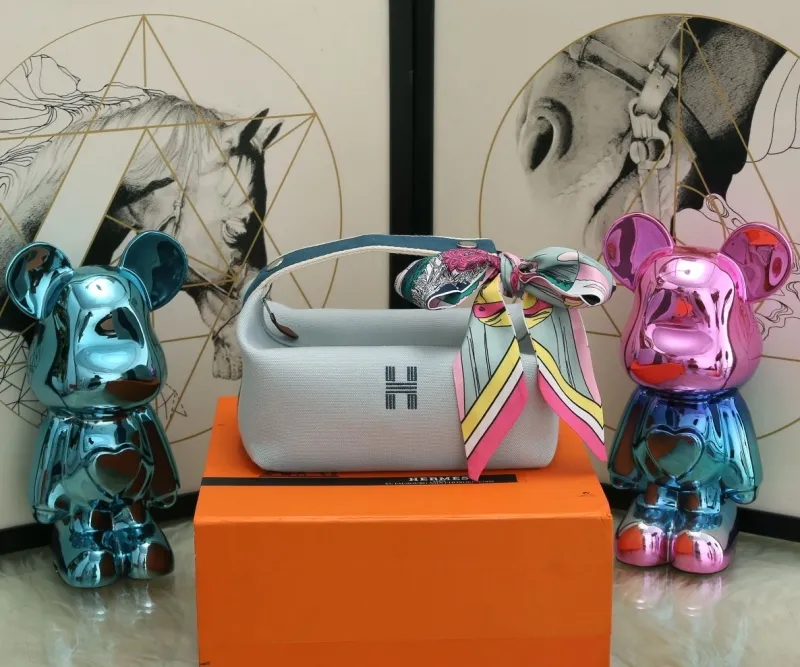 Hermes Cosmetic Bags-13