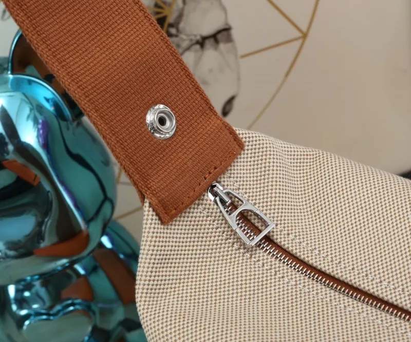 Hermes Beige Canvas Cosmetic Bag - Image 7