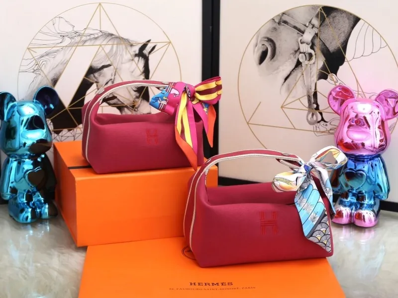 Hermes Cosmetic Bags-24