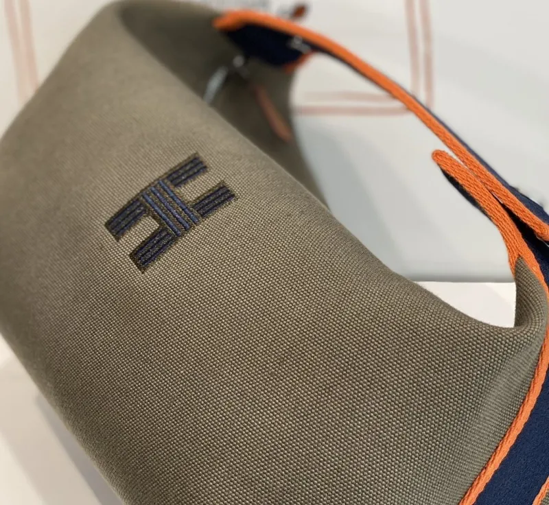 Hermes Khaki Canvas Cosmetic Bag Model 34 - Image 7