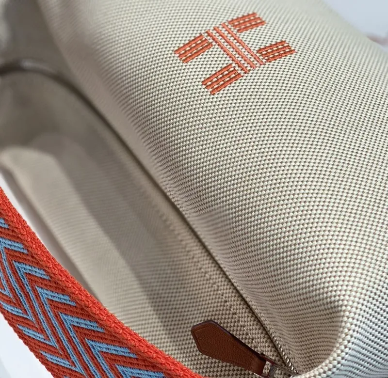 Hermes Beige Cosmetic Bag with Red Trim SKU 43 - Image 7