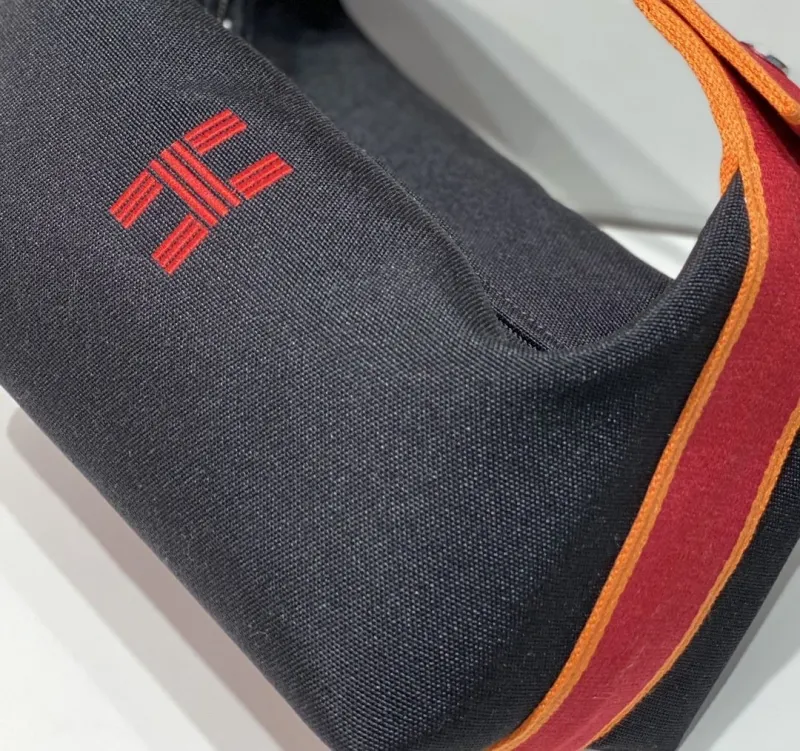 Hermes Black Red Orange Trim Cosmetic Bag 61 - Image 7