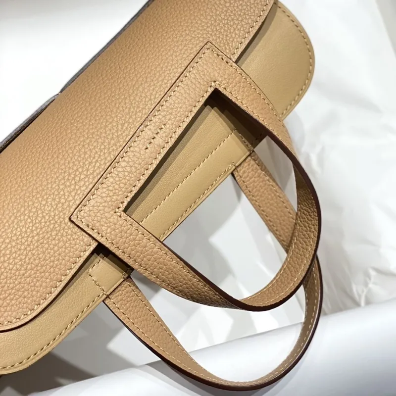 Hermes Halzan Tan Leather Handbag - Image 4