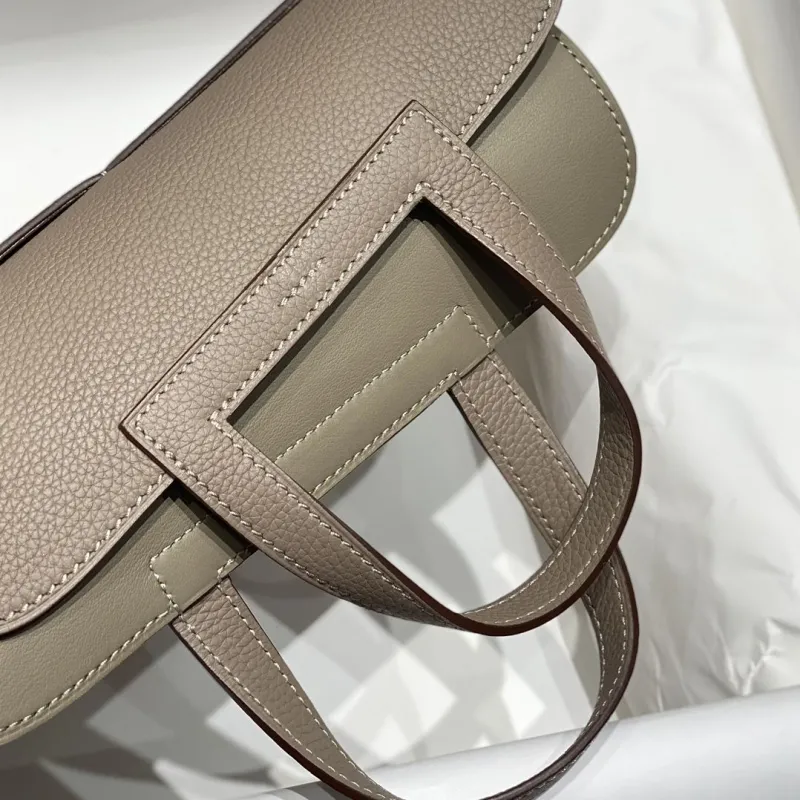Hermes Halzan Gray Leather Crossbody Bag - Image 5