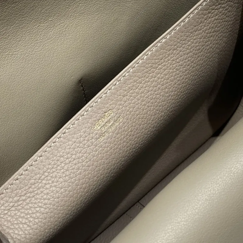 Hermes Halzan Gray Leather Crossbody Bag - Image 6