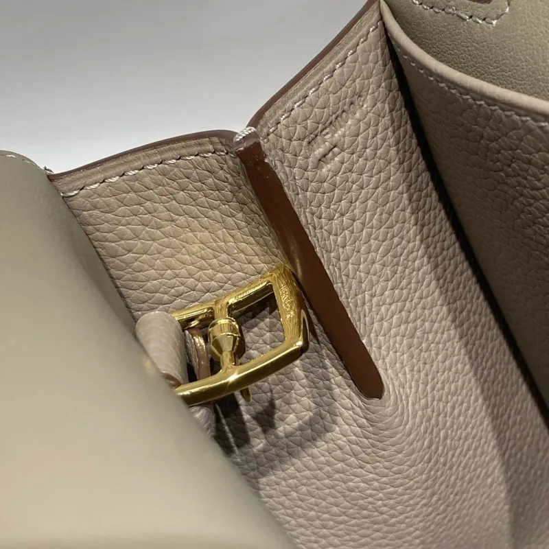 Hermes Halzan Gray Leather Crossbody Bag - Image 7