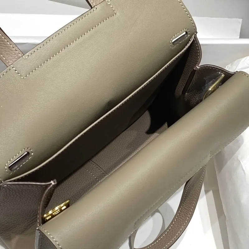 Hermes Halzan Gray Leather Crossbody Bag - Image 8