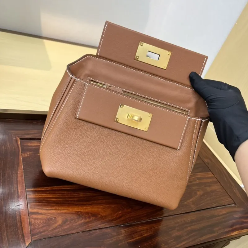 Hermes Kelly 2424 Mini Brown Leather Handbag - Image 7