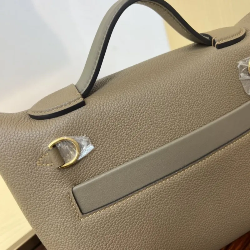 Hermes Kelly 2424 Mini Taupe Leather Handbag - Image 6